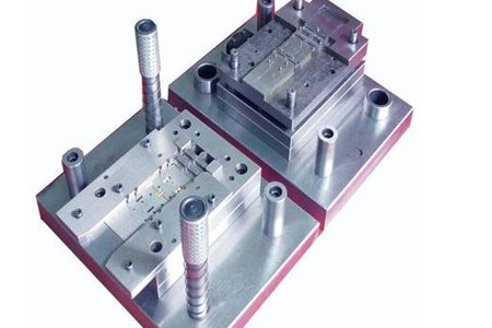 級(jí)進(jìn)模的常見(jiàn)材料、特點(diǎn)、送料方式和步距方式