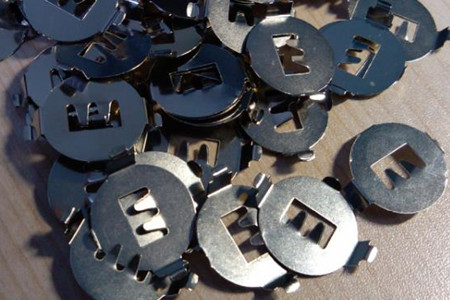 五金彈片廠家加工過程中會(huì)遇到的問題